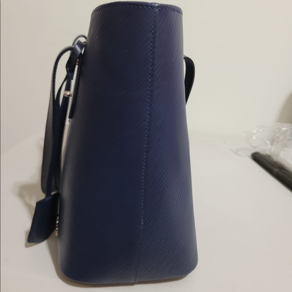 Danilos pocket book brand new no tag. Never used. Navy - Picture 3 of 5